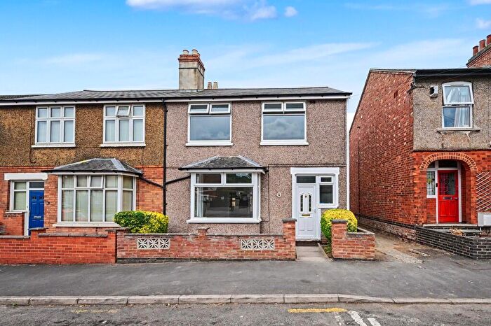 3 Bedroom Semi Detached House For Sale In Holbrook Avenue, Rugby, CV21