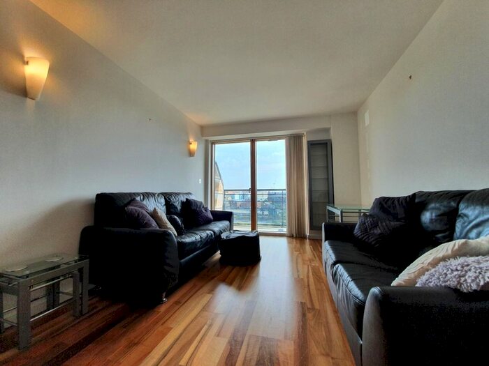 2 Bedroom Flat To Rent In Whitehall Waterfront, Riverside Way, Leeds, LS1