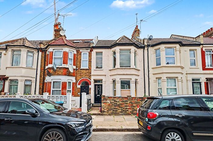 1 Bedroom Flat For Sale In Beaconsfield Road, London, NW10