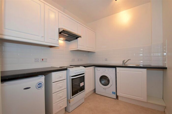 1 Bedroom Flat To Rent In Langridge Mews, Hampton, TW12