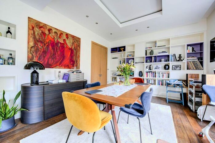 3 Bedroom Flat To Rent In Barkston Gardens, Earls Court, London, SW5