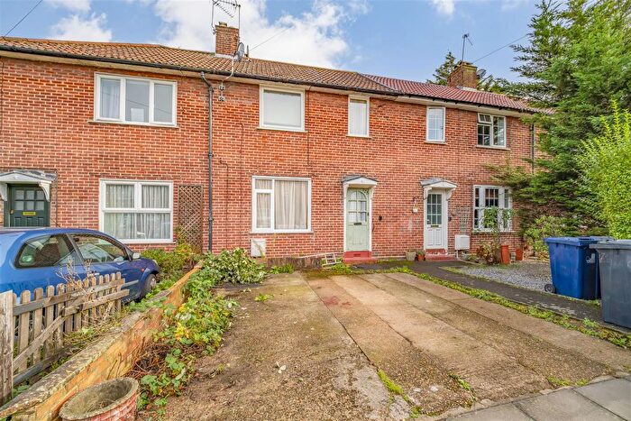 3 Bedroom Terraced House For Sale In Harp Road, London, W7