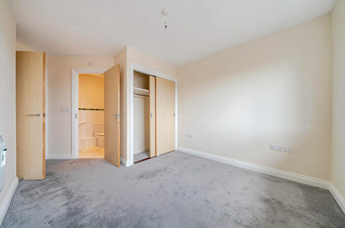 2 Bedroom Flat For Sale In Elm Road, Sidcup, DA14