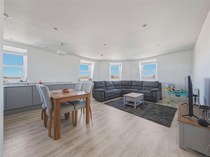 2 Bedroom Flat For Sale In Richmond Street, Herne Bay, CT6