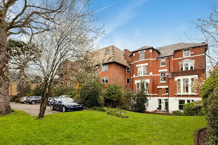 2 Bedroom Flat For Sale In Listergate, Upper Richmond Road, SW15