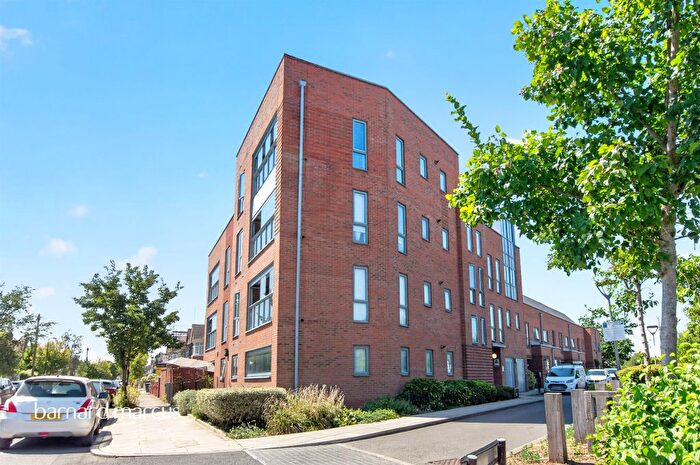 1 Bedroom Flat For Sale In Holst Road, London, W3