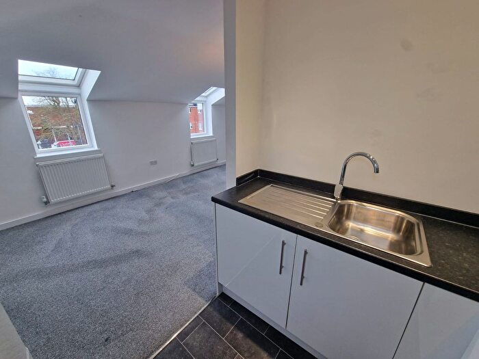 2 Bedroom Flat To Rent In Empire Court, Empress Road, Luton, Bedfordshire, LU3