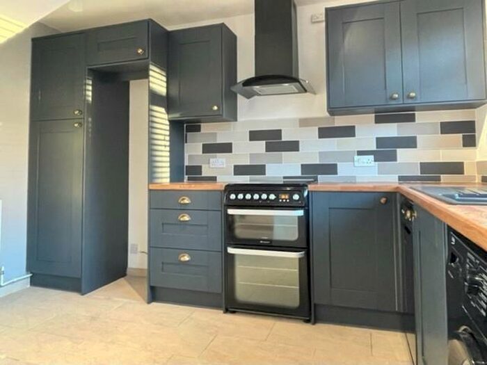 2 Bedroom End Of Terrace House To Rent In Park Side, Horsforth, LS18