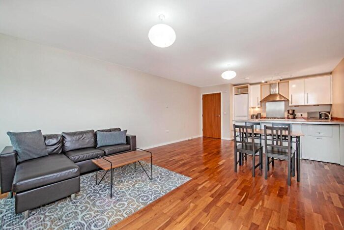 2 Bedroom Flat To Rent In Quaker Street, Shoreditch, E1