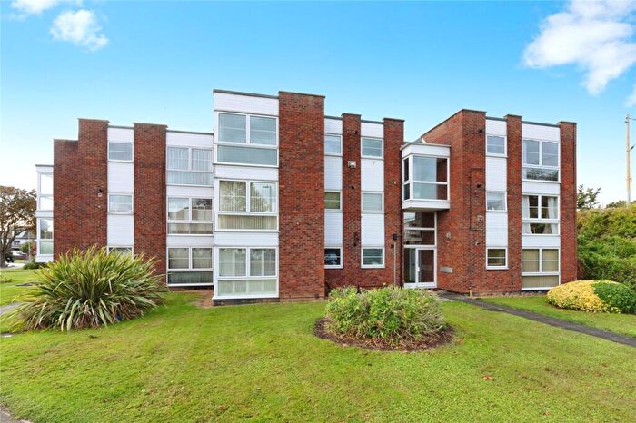 2 Bedroom Flat For Sale In Thorpe Hall Avenue, Southend-on-Sea, Essex, SS1