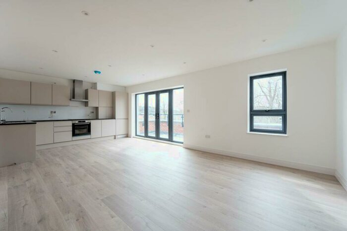 2 Bedroom Flat To Rent In More Close, Croydon, Purley, CR8