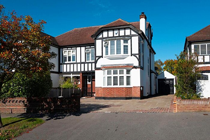4 Bedroom House For Sale In Little Gaynes Lane, Upminster, RM14