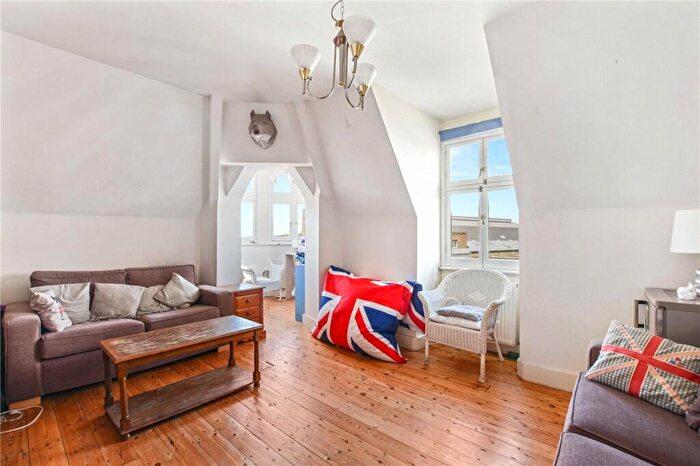 3 Bedroom Flat To Rent In Ritchie Street, Islington, N1