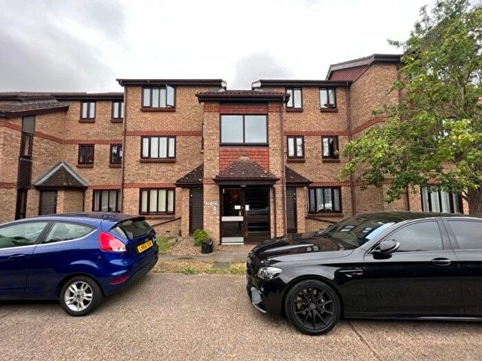 1 Bedroom Flat To Rent In Latimer Court, Bryanstone Road, EN8