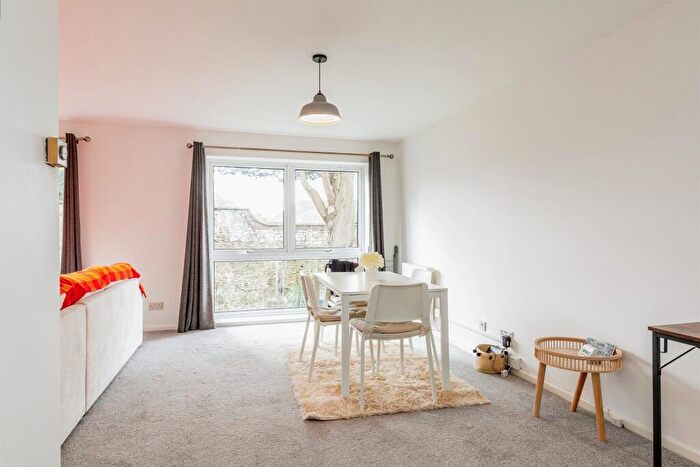 2 Bedroom Apartment For Sale In Southfield Road, Westbury-On-Trym, Bristol, BS9
