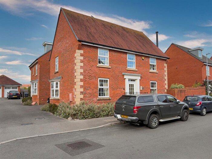 4 Bedroom Detached House For Sale In Cranesbill Road, Melksham, SN12