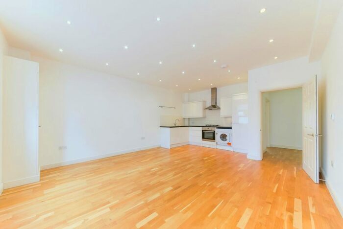 2 Bedroom Flat To Rent In Wilton Crescent, Wimbledon, SW19