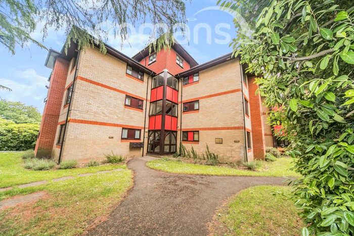 2 Bedroom Flat To Rent In Hampton Towers, RG30
