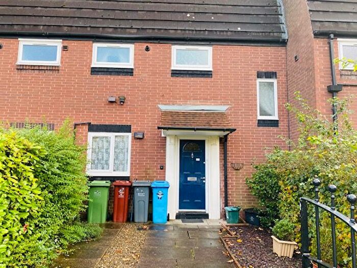 2 Bedroom Garage / Parking To Rent In Falsgrave Close, Manchester, M40