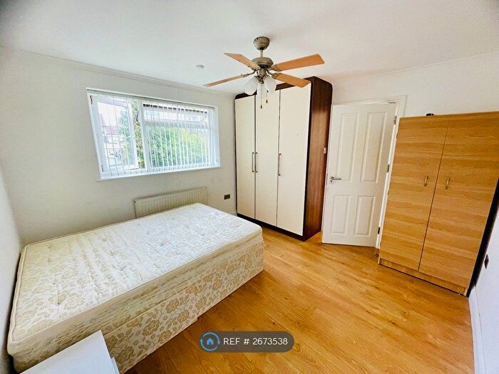 1 Bedroom Flat To Rent In Eaton Court, Southall, UB1