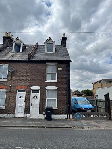 3 Bedroom End Of Terrace House To Rent In Old Bedford Road, Luton, LU2