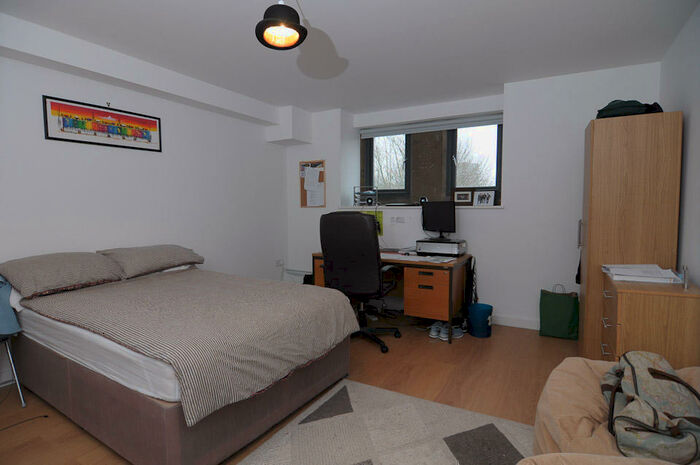 6 Bedroom Flat To Rent In Oxford Street, Sheffield, S6