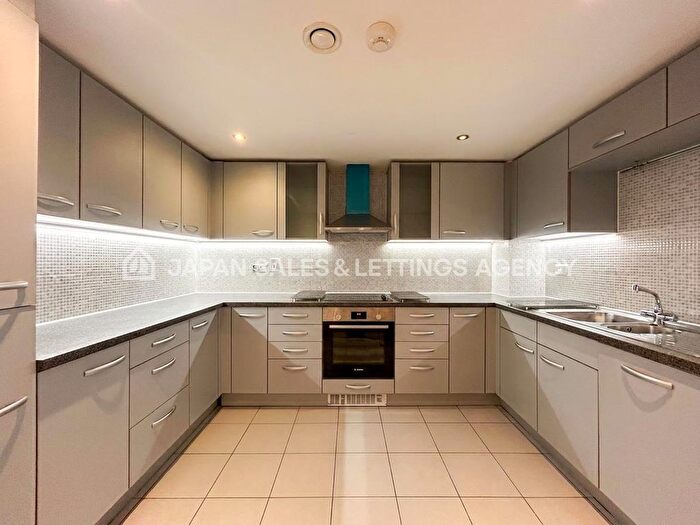 3 Bedroom Flat To Rent In Mercury House, Ealing, W5