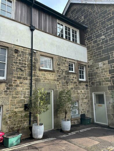 1 Bedroom Maisonette To Rent In Lyons Walk - Close To Town Centre, SP7