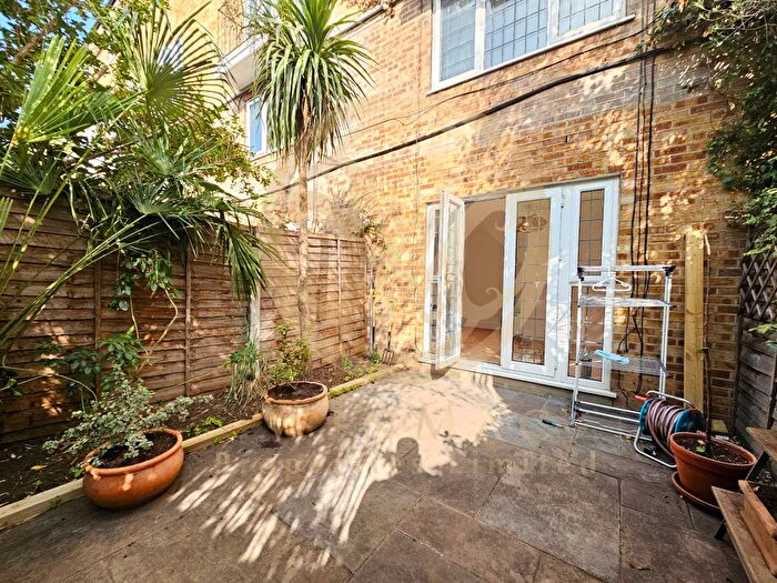 2 Bedroom Maisonette To Rent In Pitfield Street, London, N1