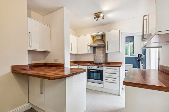 2 Bedroom Flat To Rent In Cranbrook Road, London, W4