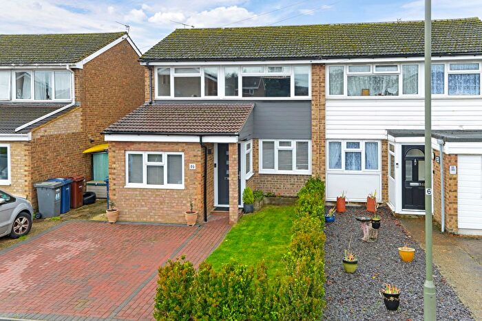 4 Bedroom Semi Detached House For Sale In Cornfields, Farncombe, GU7