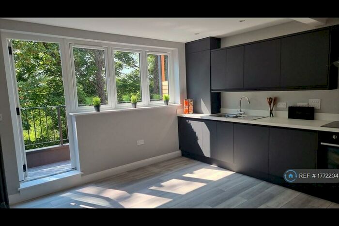 2 Bedroom Flat To Rent In Park Close, Brighton, BN1