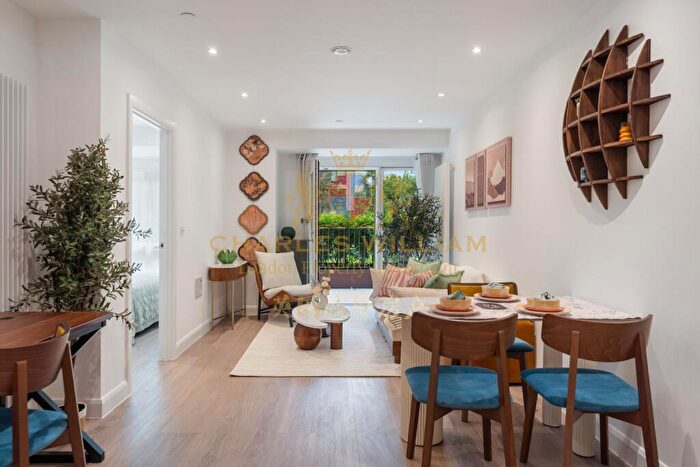 1 Bedroom Apartment To Rent In Ellipse House, E16