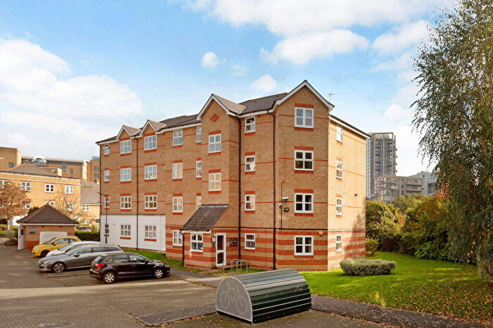 2 Bedroom Flat To Rent In Basevi Way, London, SE8