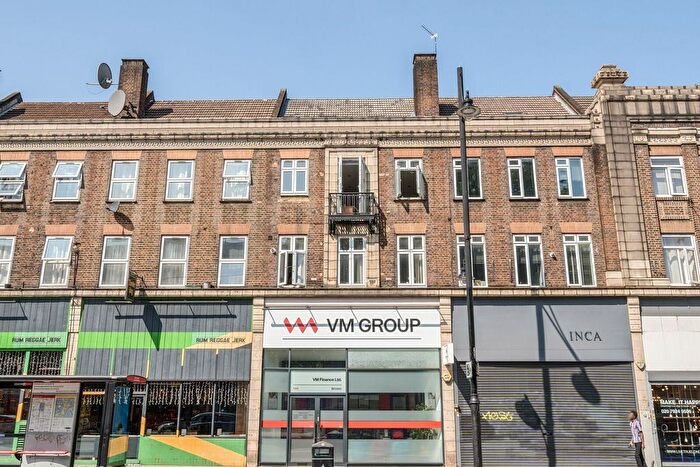 3 Bedroom Flat To Rent In Astoria Walk, Brixton, London, SW9