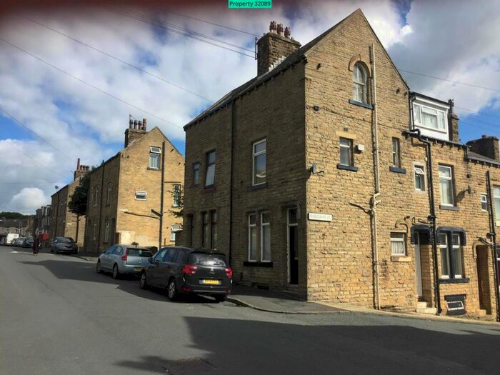 3 Bedroom End Of Terrace House To Rent In Drewry Road, Keighley, BD21