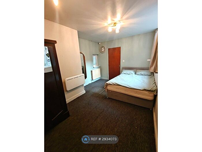 Studio To Rent In Downs Road, Luton, LU1