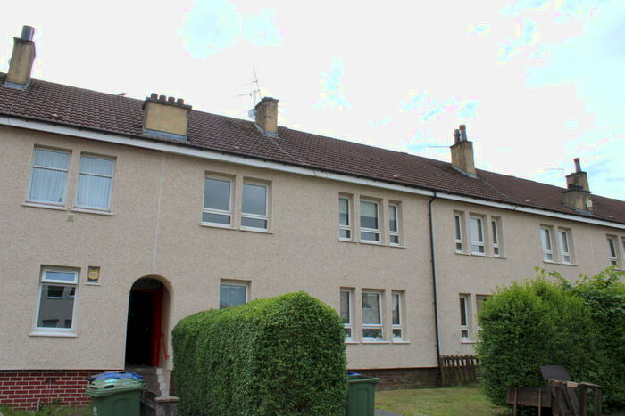 2 Bedroom Flat To Rent In Bruce Road, Renfrew, PA3