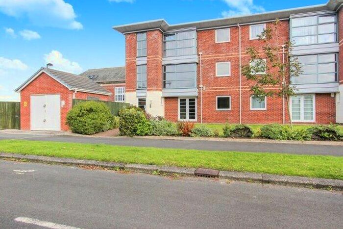 2 Bedroom Flat To Rent In King Edward Avenue, Lytham St. Annes, FY8