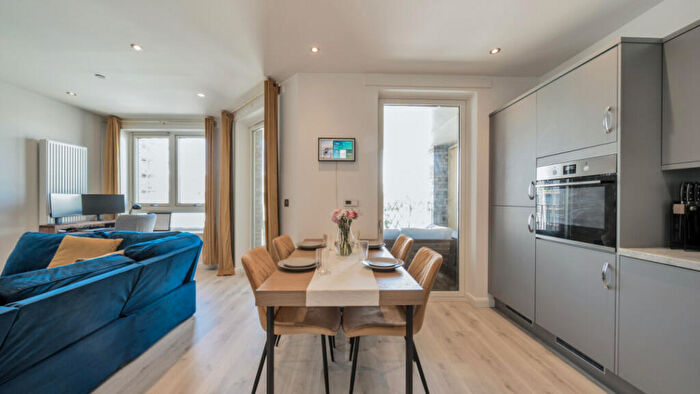2 Bedroom Flat For Sale In Bishop Apartments, Frogley Park, Barking, IG11