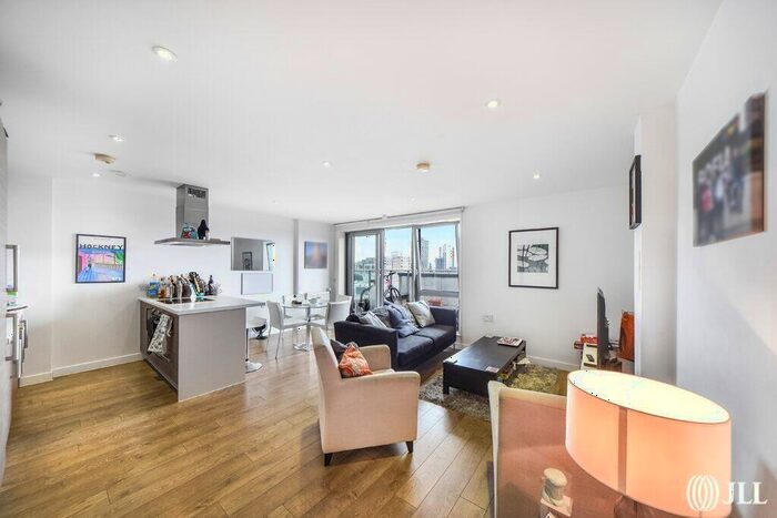 3 Bedroom Flat To Rent In Casson Apartments, London, E14