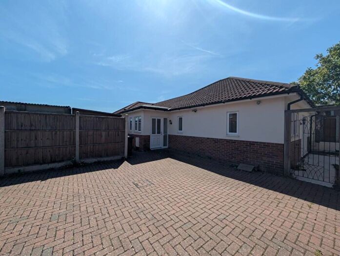 2 Bedroom Detached Bungalow To Rent In Castle Road, Bournemouth, Dorset, BH9