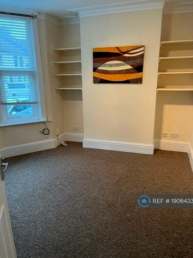 2 Bedroom Flat To Rent In Shanklin Road, Brighton, BN2
