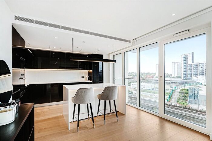 2 Bedroom Flat To Rent In Lincoln Apartments, Fountain Park Way, White City, London, W12