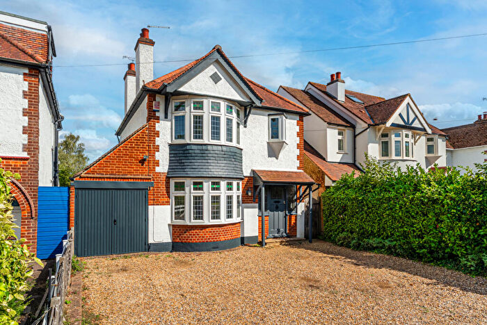 3 Bedroom Detached House For Sale In Harpenden Road, St. Albans, Hertfordshire, AL3