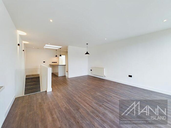 2 Bedroom Detached House To Rent In Glen Morag Gardens, Rochdale, OL11