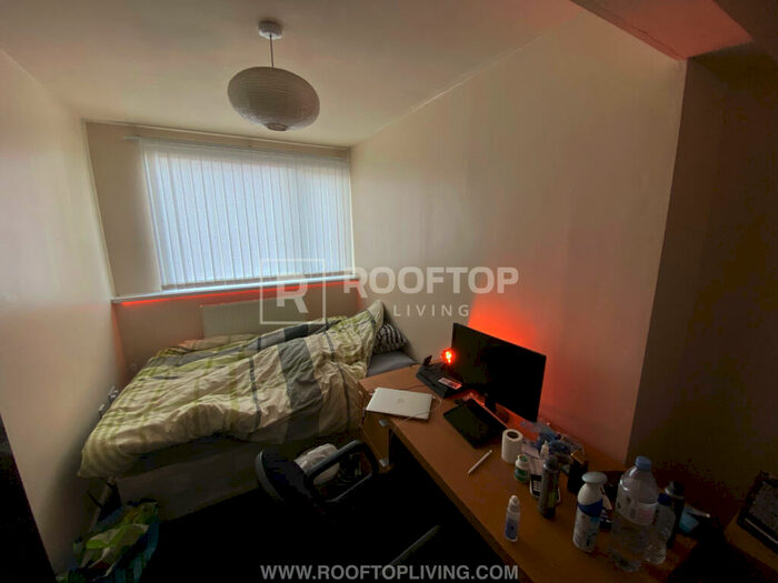 8 Bedroom House To Rent In Mayville Avenue, Leeds, LS6