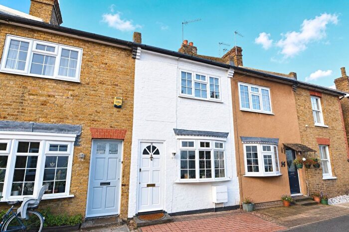 2 Bedroom Terraced House For Sale In Pantile Road, Weybridge, KT13