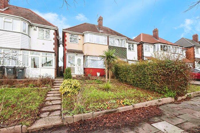 3 Bedroom Semi Detached House For Sale In Rectory Park Road, Birmingham, B26