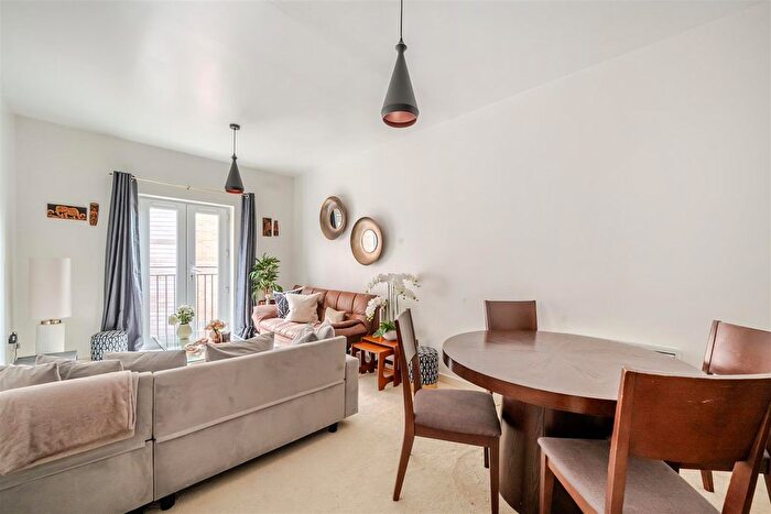 2 Bedroom Flat For Sale In Grenfell Road, Maidenhead, SL6